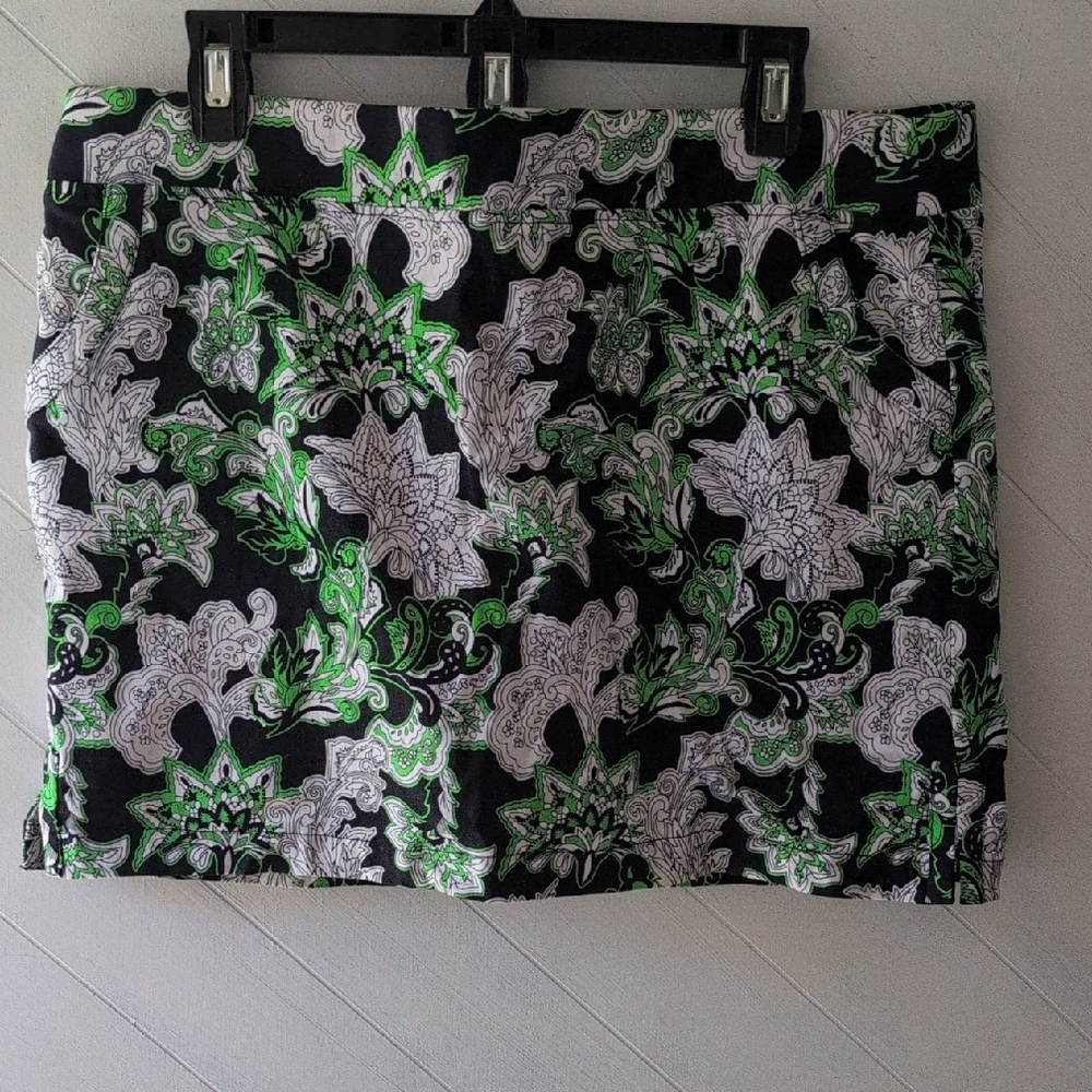 Crown & Ivy Black and Green Floral Mini Skort